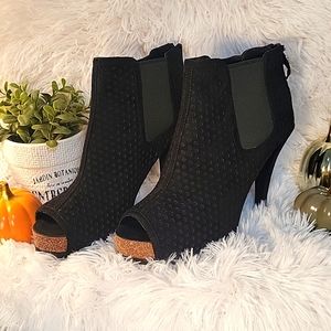 NWOT - Simply Vera - Vera Wang Peep Toe Ankle Booties